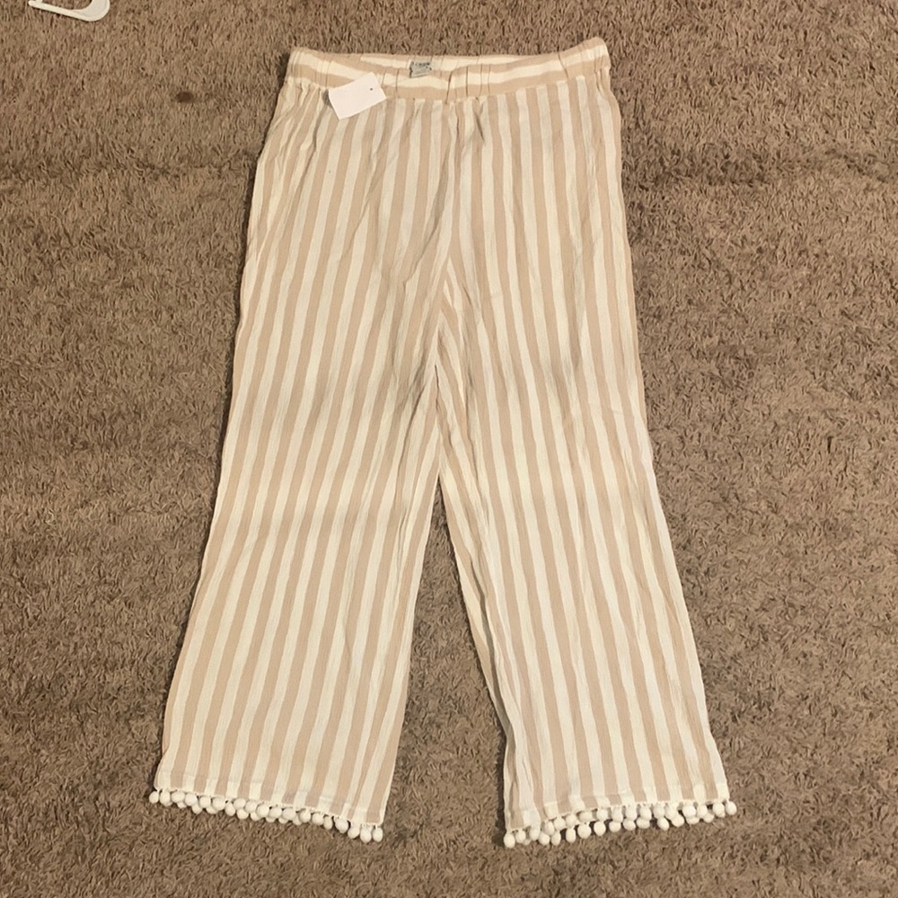 Cute flowy pants with bottom detailing